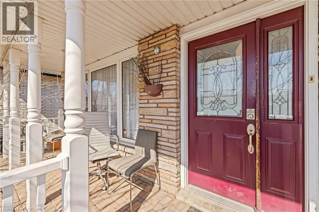 490 QUEEN VICTORIA Drive