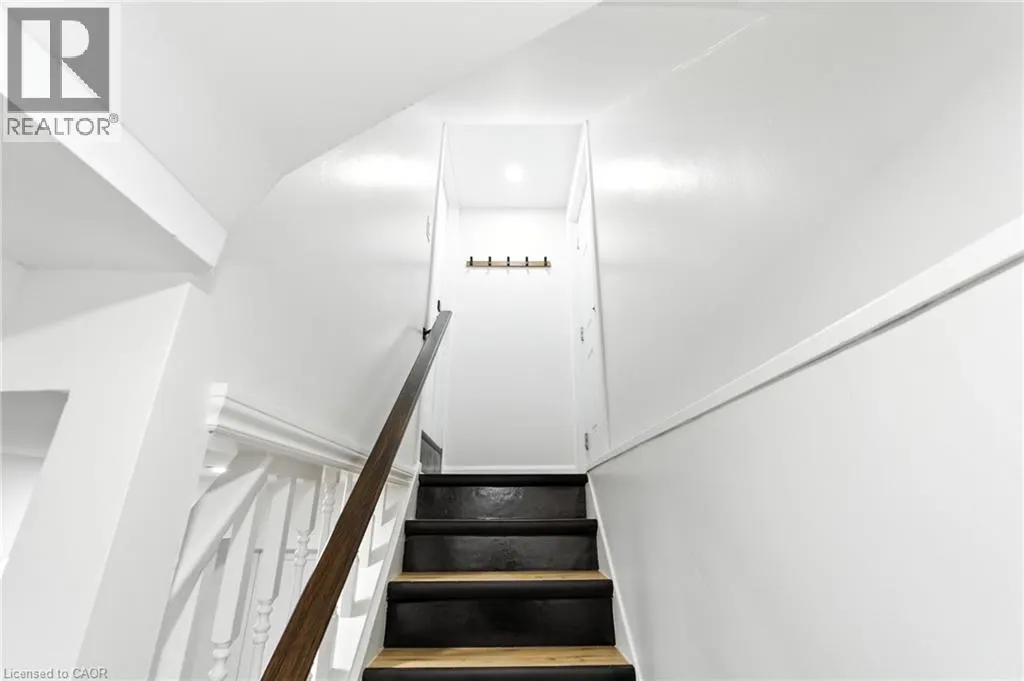 407 MELANIE Crescent Unit# LOWER, #LOWER