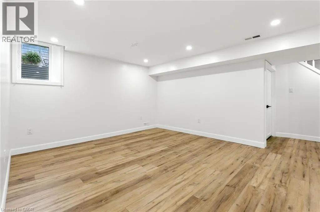 407 MELANIE Crescent Unit# LOWER, #LOWER