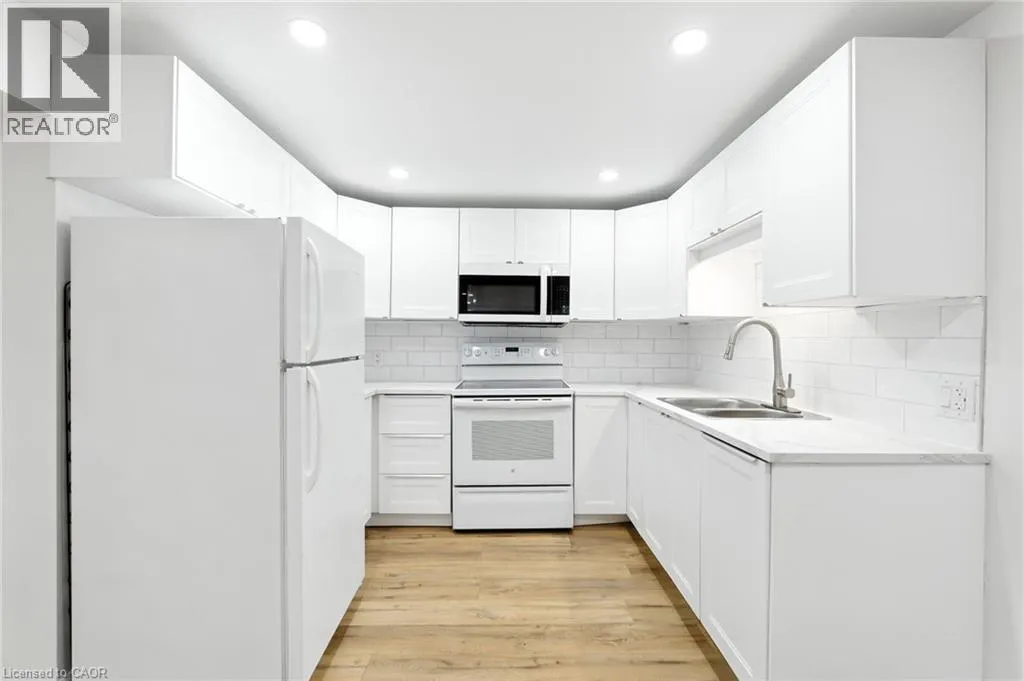 407 MELANIE Crescent Unit# LOWER, #LOWER