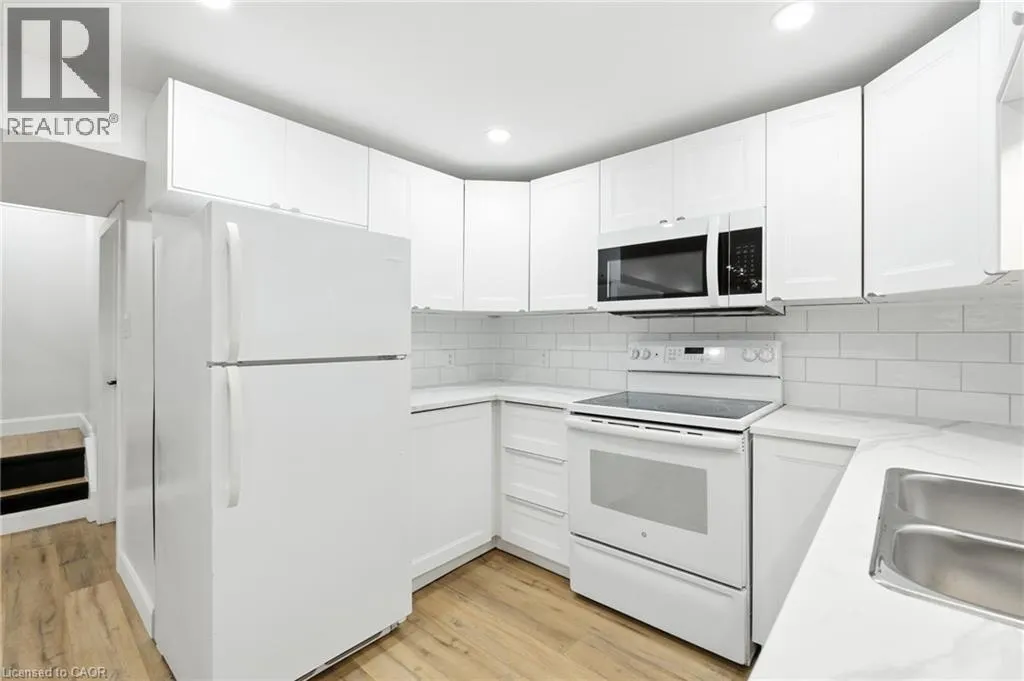 407 MELANIE Crescent Unit# LOWER, #LOWER