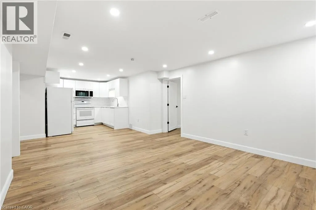 407 MELANIE Crescent Unit# LOWER, #LOWER