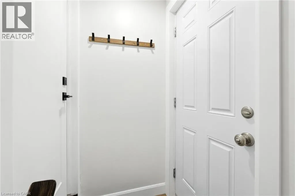 407 MELANIE Crescent Unit# LOWER, #LOWER