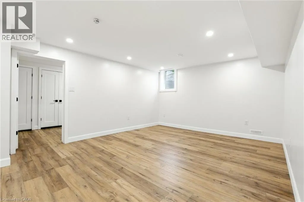 407 MELANIE Crescent Unit# LOWER, #LOWER