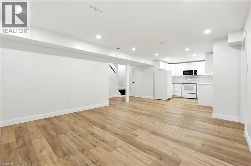 407 MELANIE Crescent Unit# LOWER, #LOWER