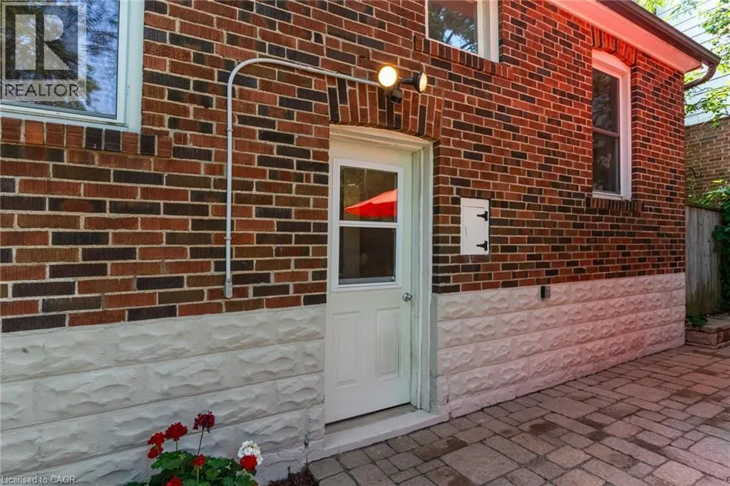 90 ARCADE Crescent
