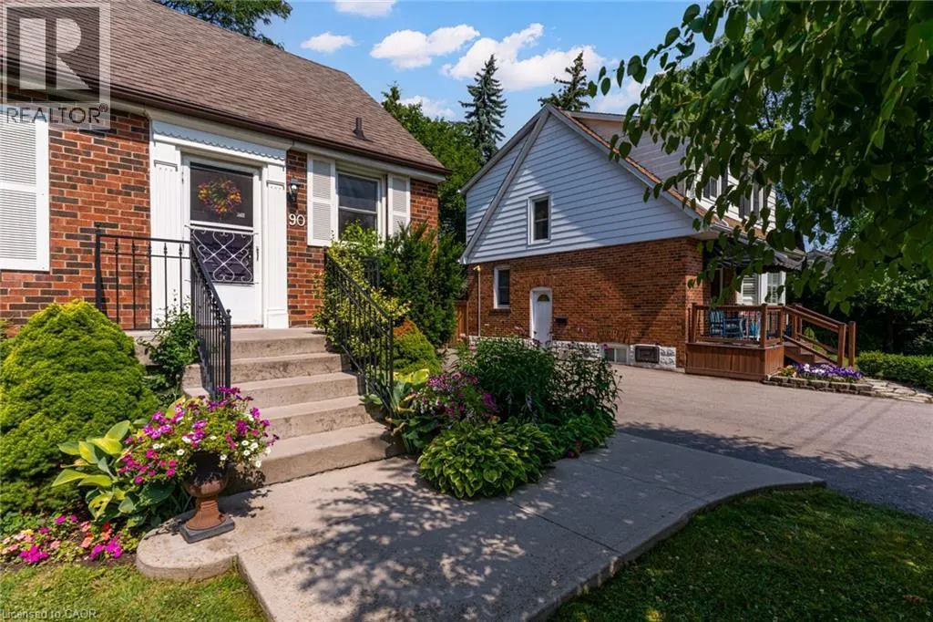 90 ARCADE Crescent