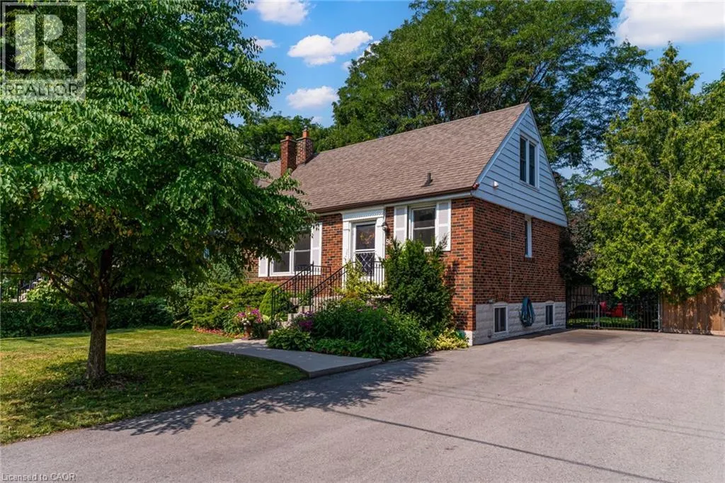 90 ARCADE Crescent