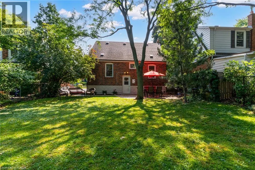 90 ARCADE Crescent