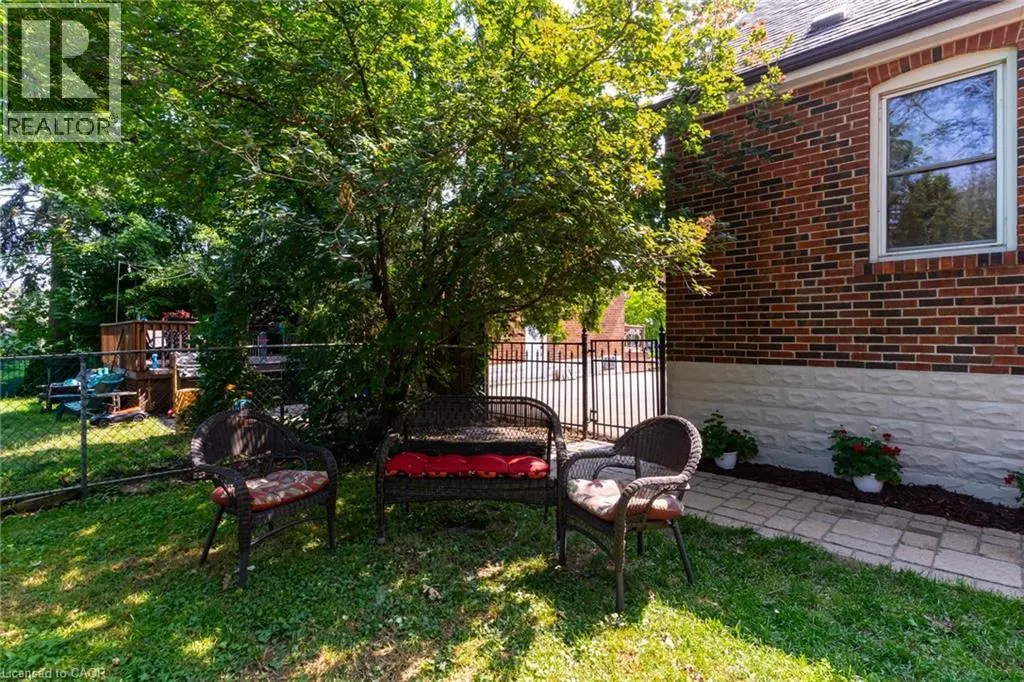 90 ARCADE Crescent