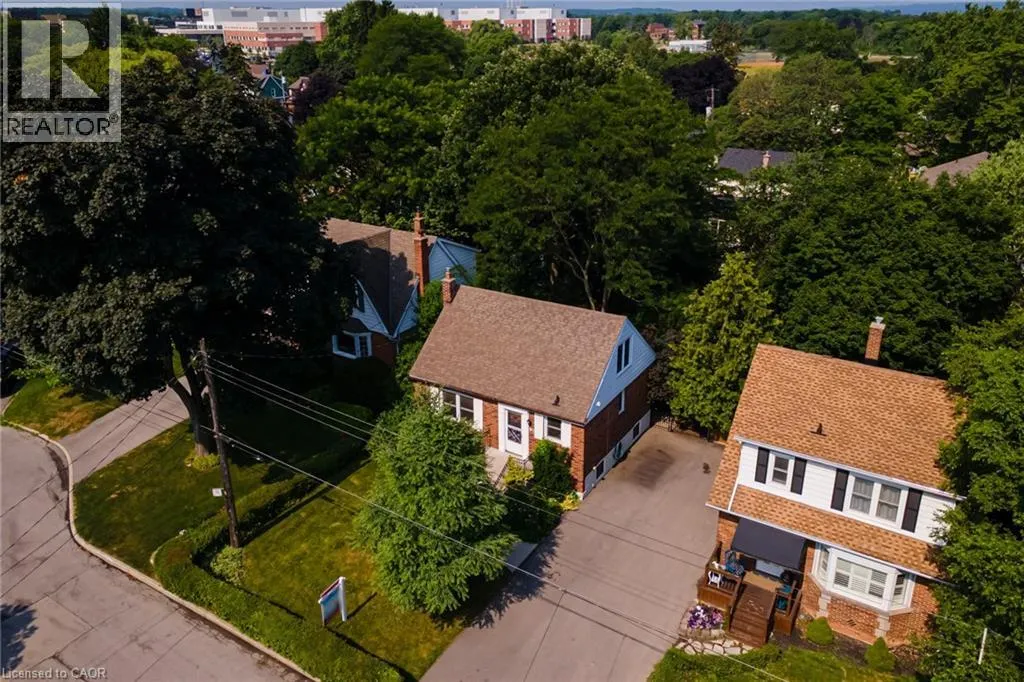 90 ARCADE Crescent