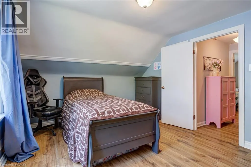90 ARCADE Crescent