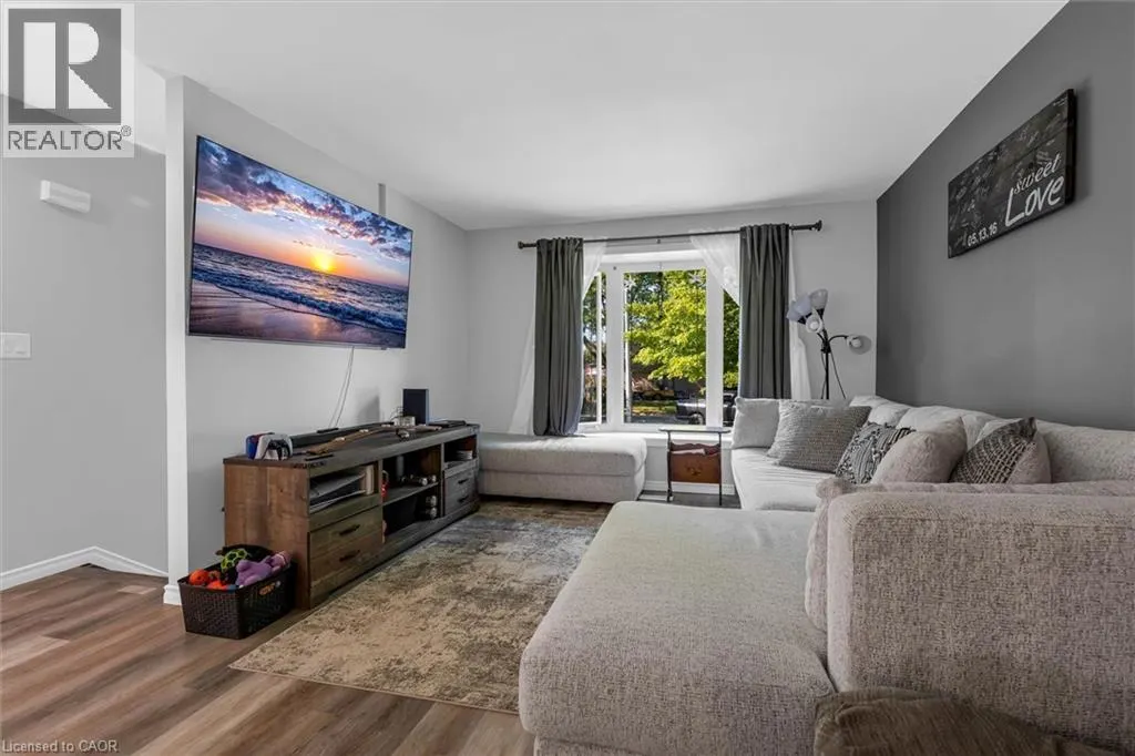 110 GRAYSTONE Crescent