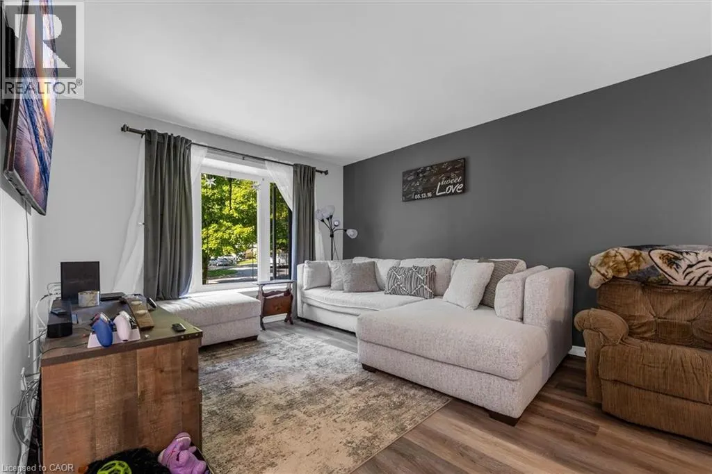 110 GRAYSTONE Crescent