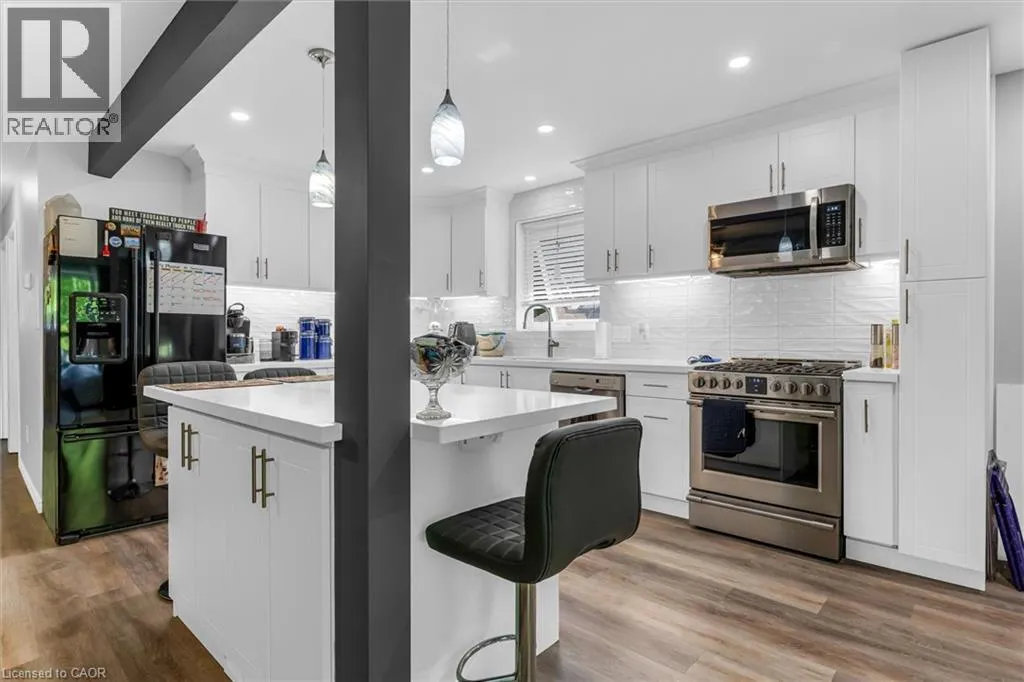 110 GRAYSTONE Crescent