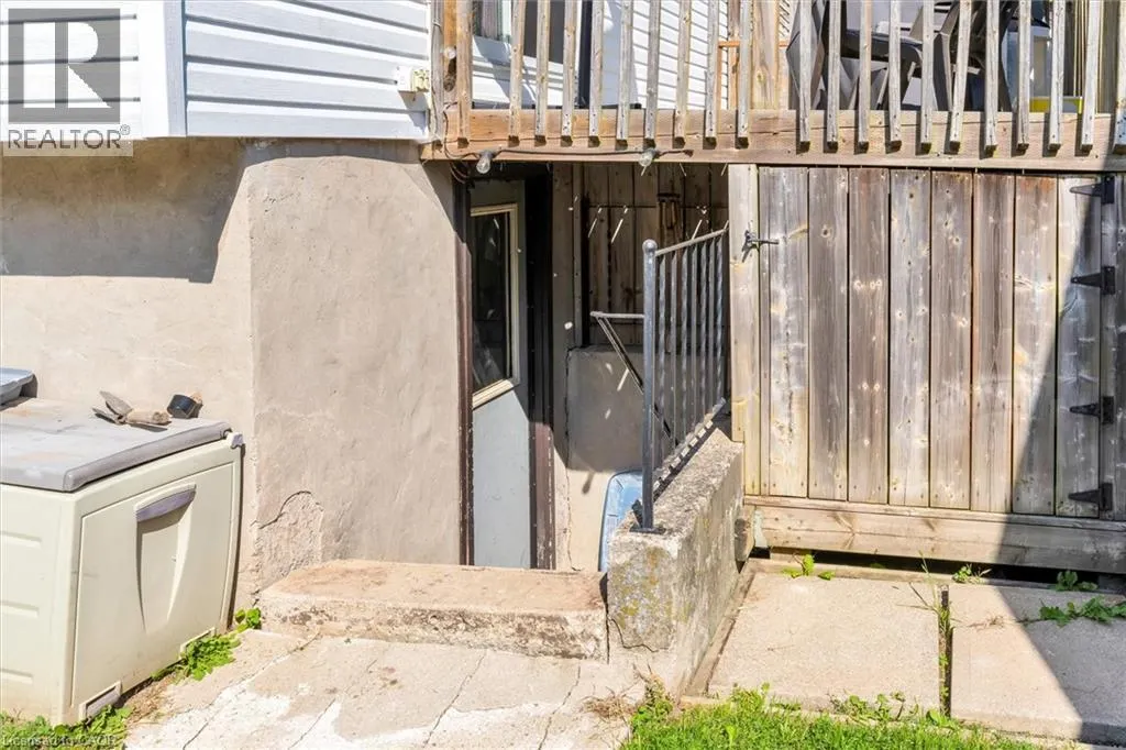110 GRAYSTONE Crescent
