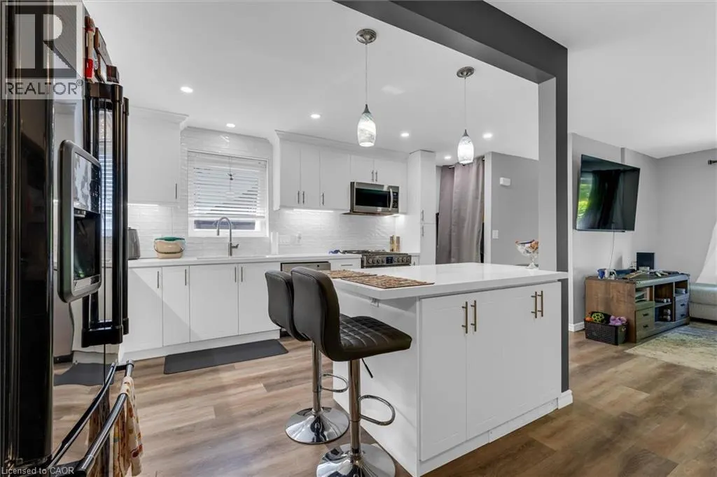 110 GRAYSTONE Crescent