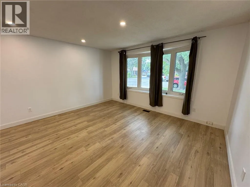 5 FAIRHOLME Court