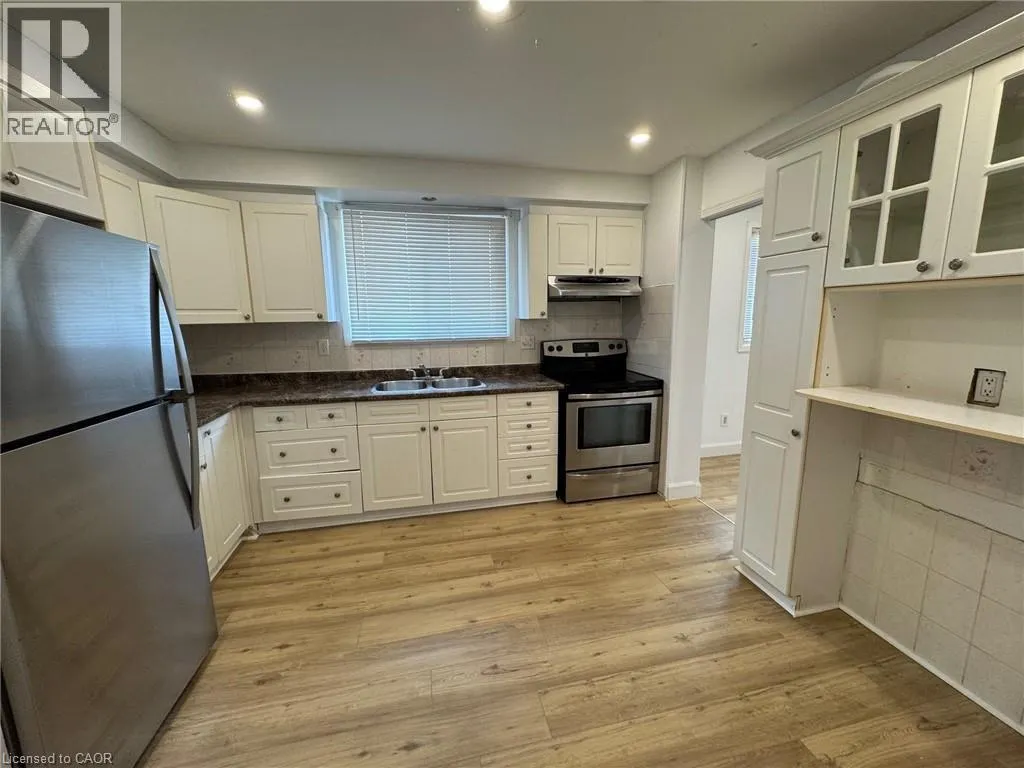 5 FAIRHOLME Court