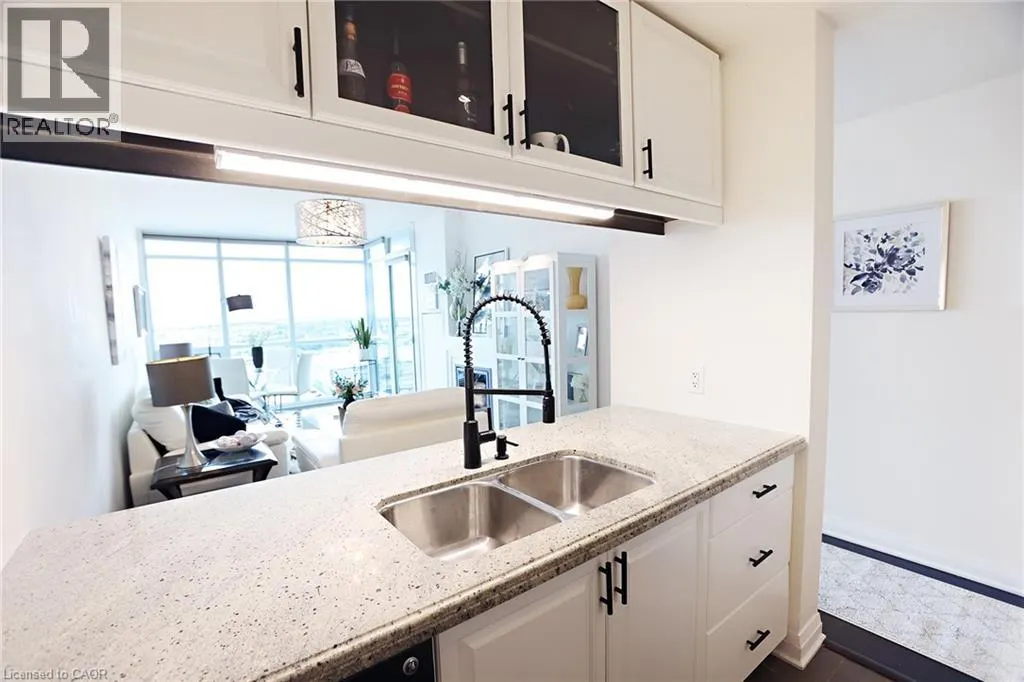 1055 SOUTHDOWN Road Unit# PH01, #PH01