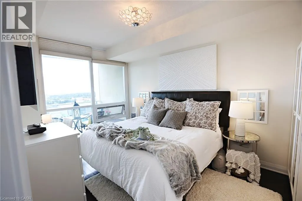 1055 SOUTHDOWN Road Unit# PH01, #PH01