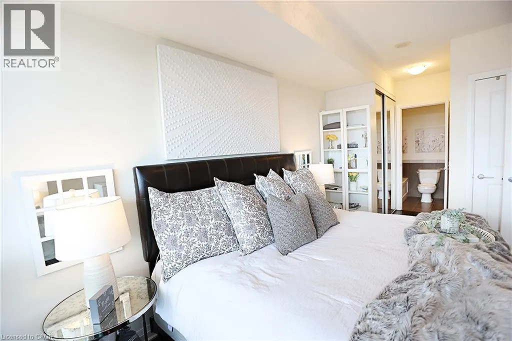 1055 SOUTHDOWN Road Unit# PH01, #PH01