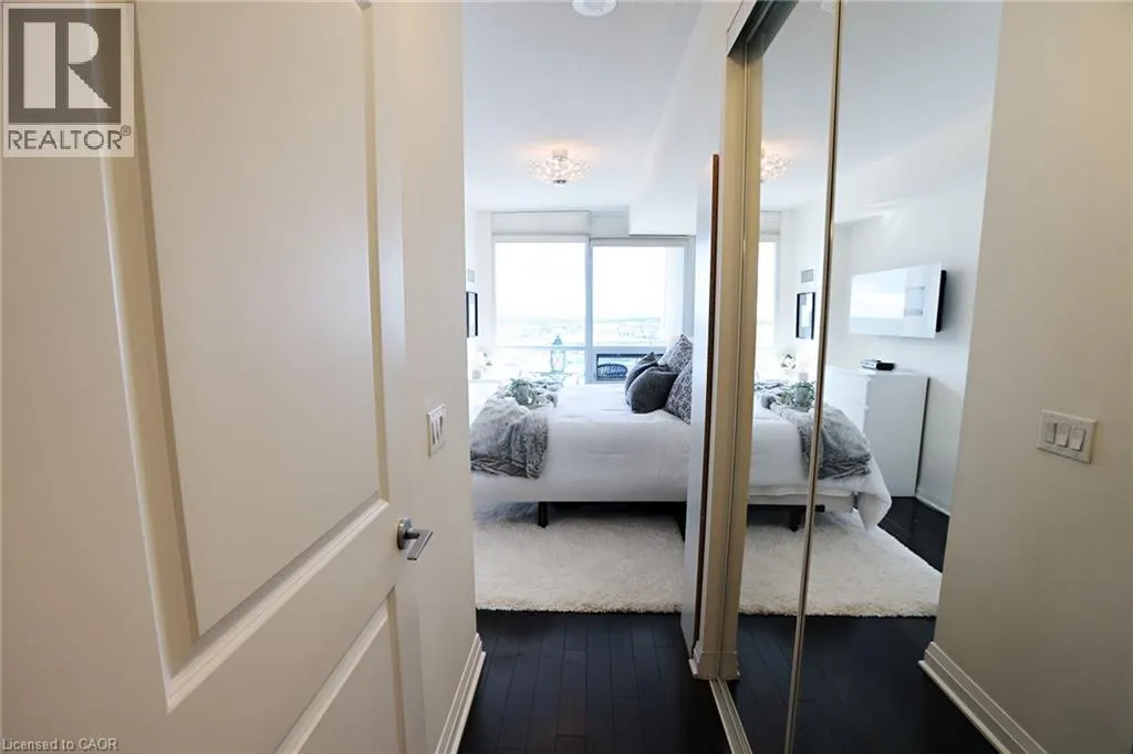 1055 SOUTHDOWN Road Unit# PH01, #PH01