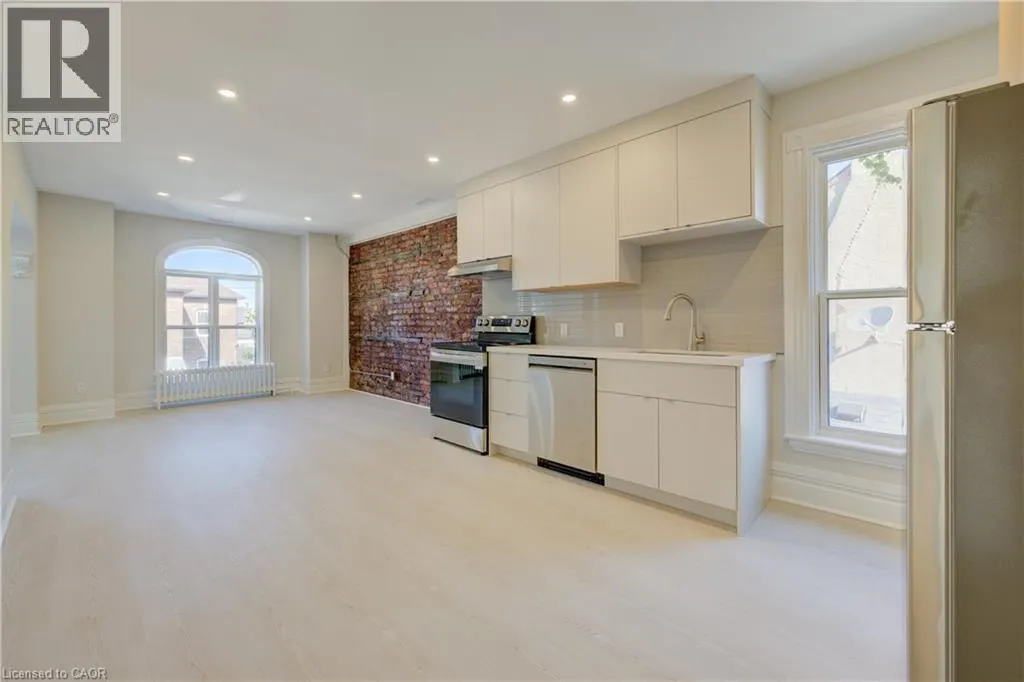 232 PARK Street N Unit# Apt #2, #Apt #2