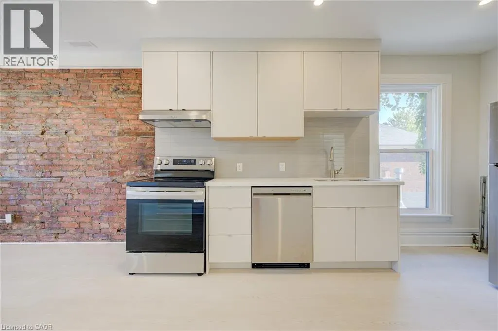 232 PARK Street N Unit# Apt #2, #Apt #2