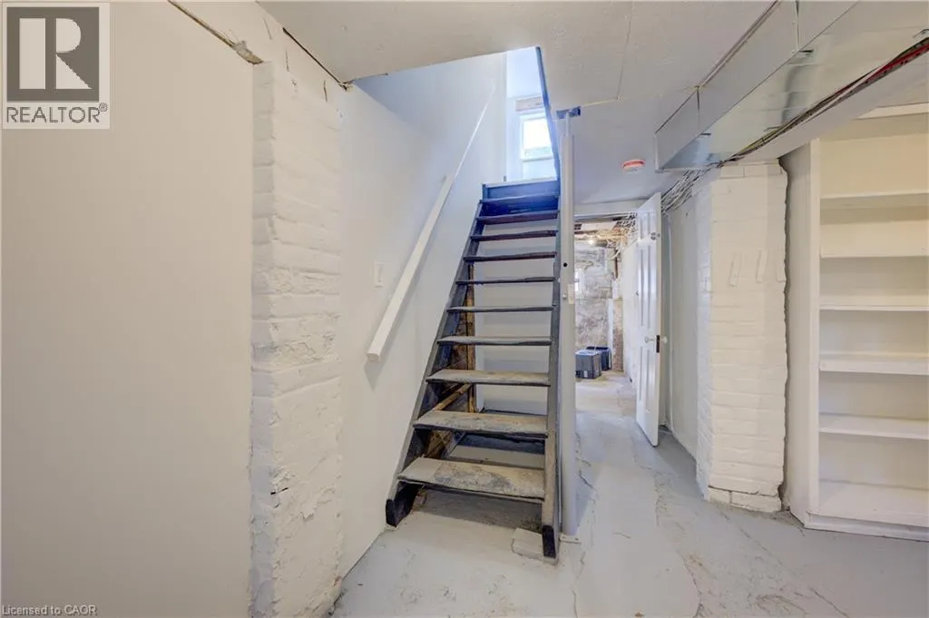 232 PARK Street N Unit# Apt #2, #Apt #2