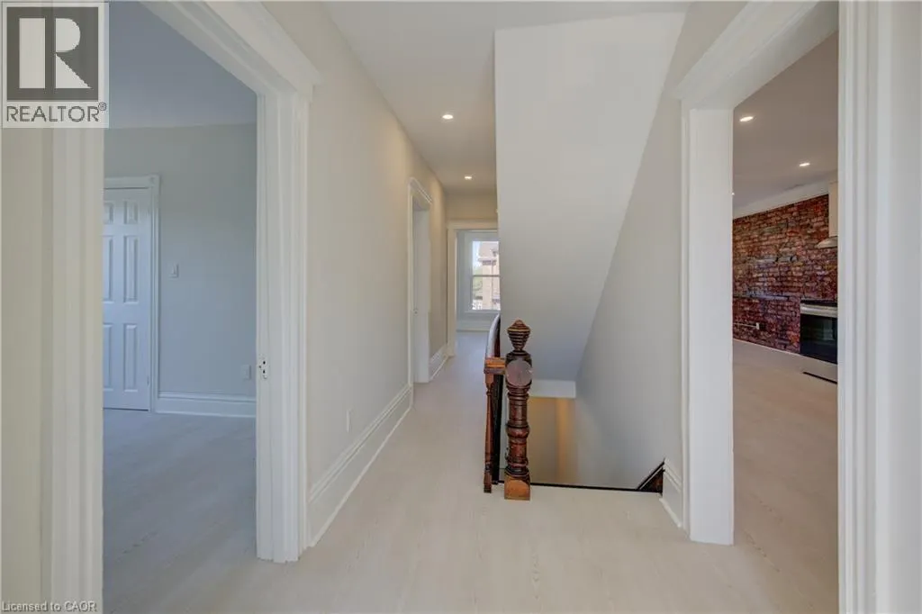 232 PARK Street N Unit# Apt #2, #Apt #2