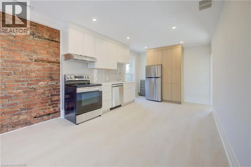 232 PARK Street N Unit# Apt #2, #Apt #2