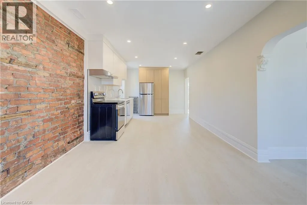 232 PARK Street N Unit# Apt #2, #Apt #2