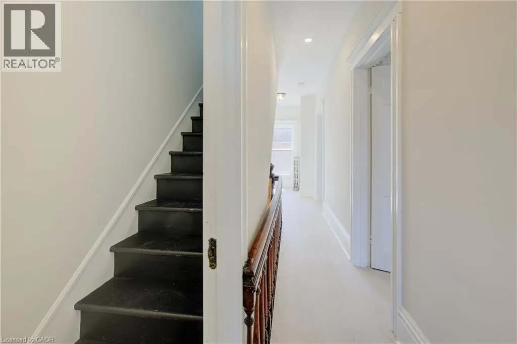 232 PARK Street N Unit# Apt #2, #Apt #2