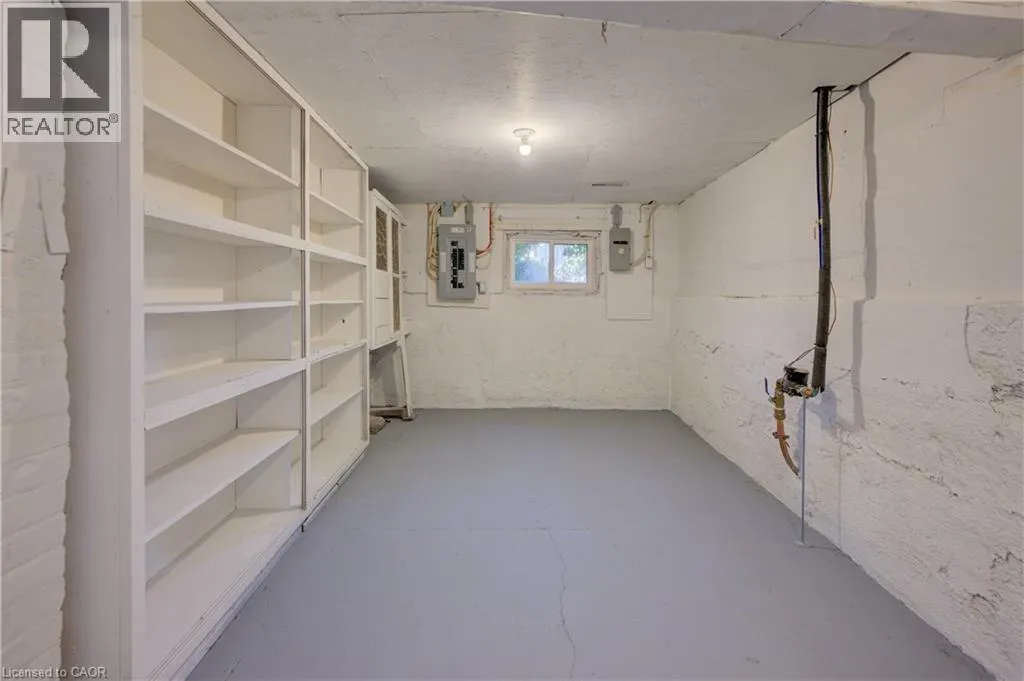 232 PARK Street N Unit# Apt #2, #Apt #2