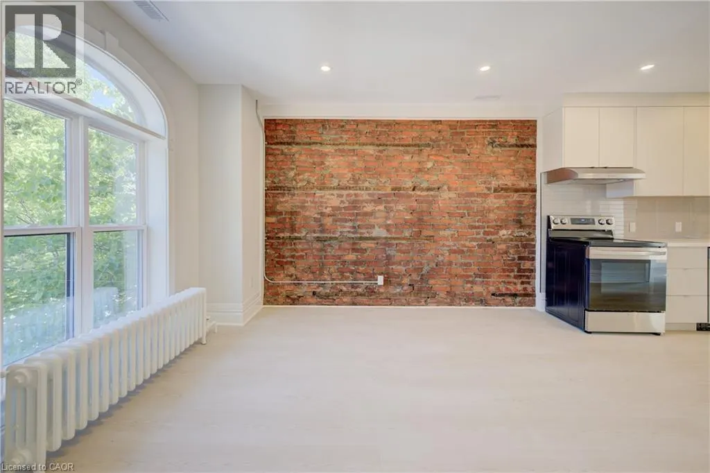 232 PARK Street N Unit# Apt #2, #Apt #2