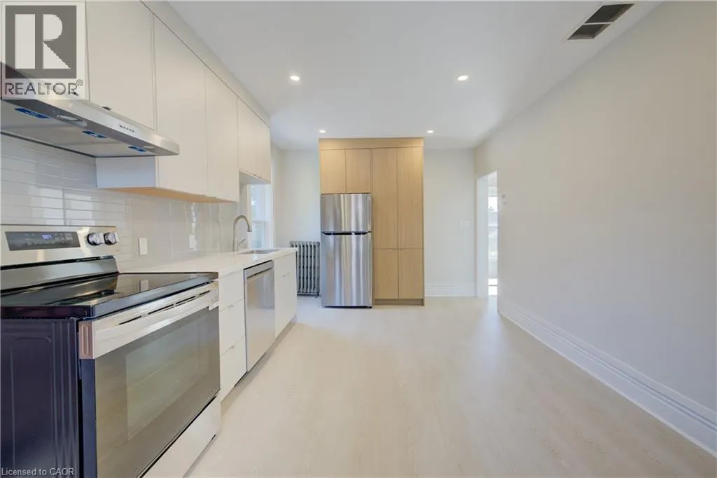 232 PARK Street N Unit# Apt #2, #Apt #2