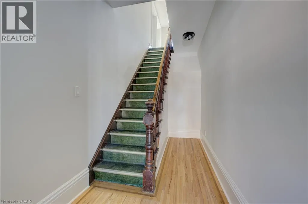 232 PARK Street N Unit# Apt #2, #Apt #2