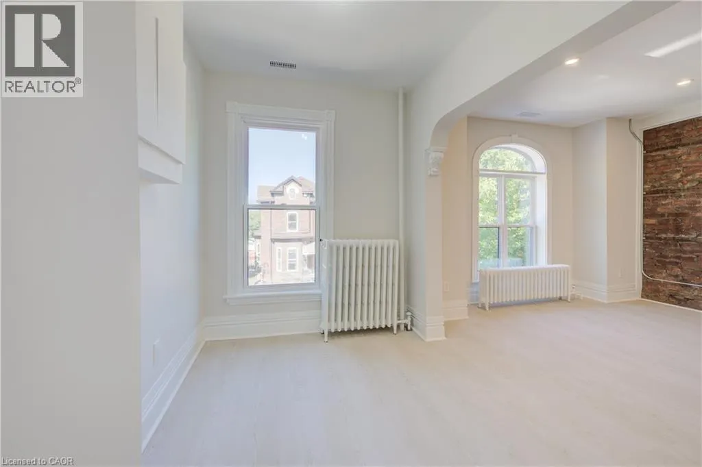 232 PARK Street N Unit# Apt #2, #Apt #2
