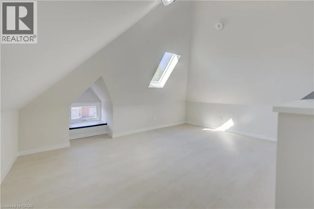 232 PARK Street N Unit# Apt #2, #Apt #2