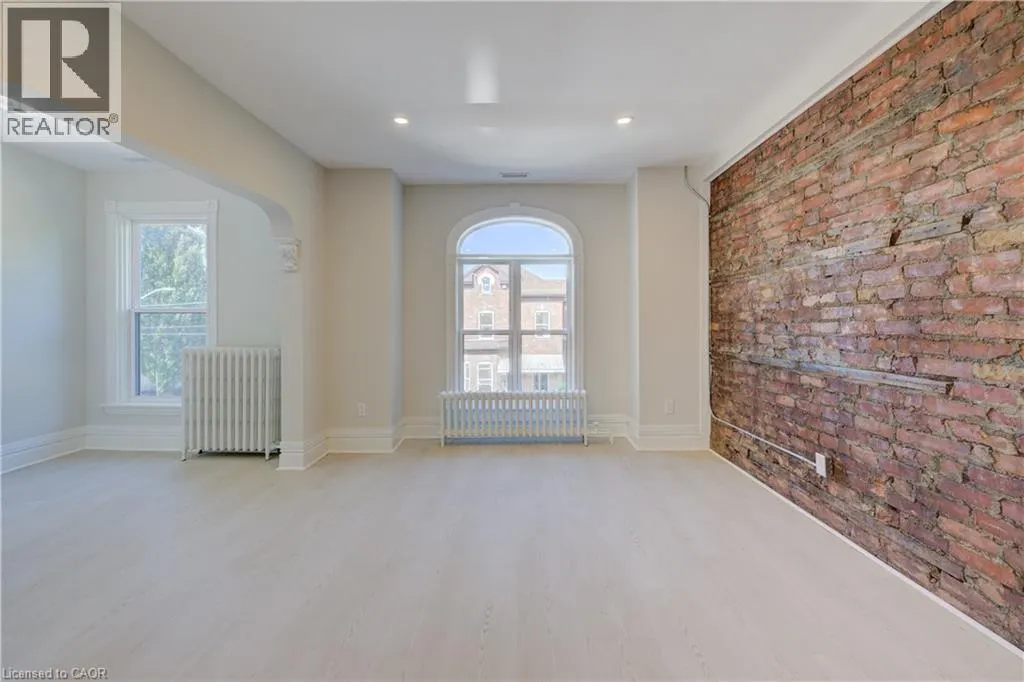 232 PARK Street N Unit# Apt #2, #Apt #2