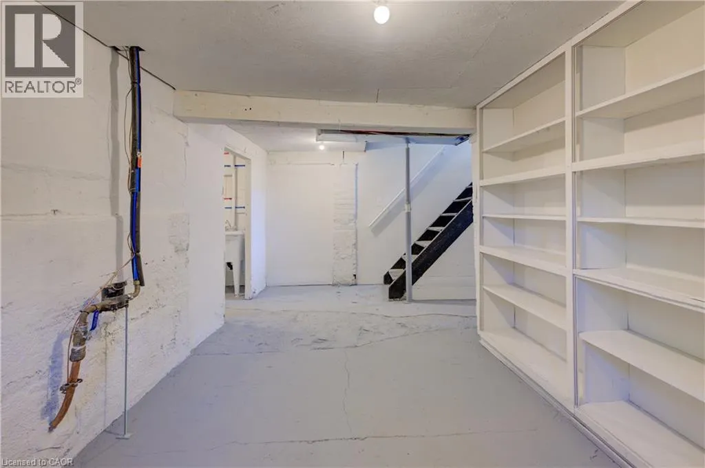 232 PARK Street N Unit# Apt #2, #Apt #2