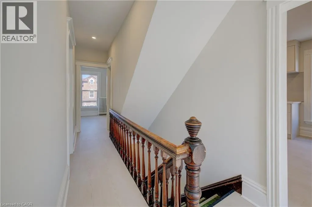 232 PARK Street N Unit# Apt #2, #Apt #2