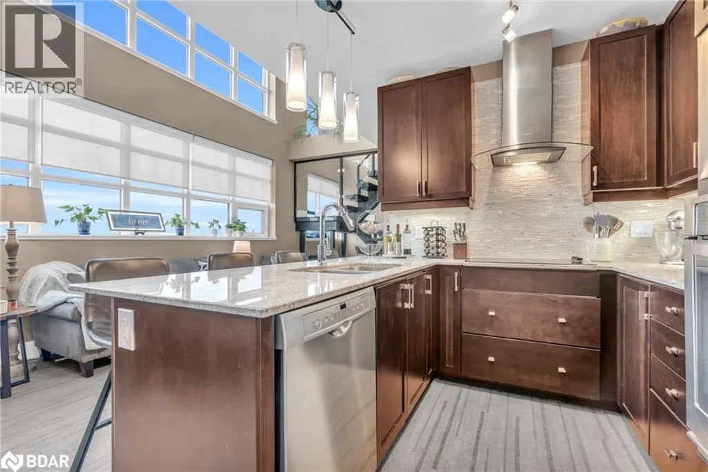 112 BENTON Street Unit# 704, #704