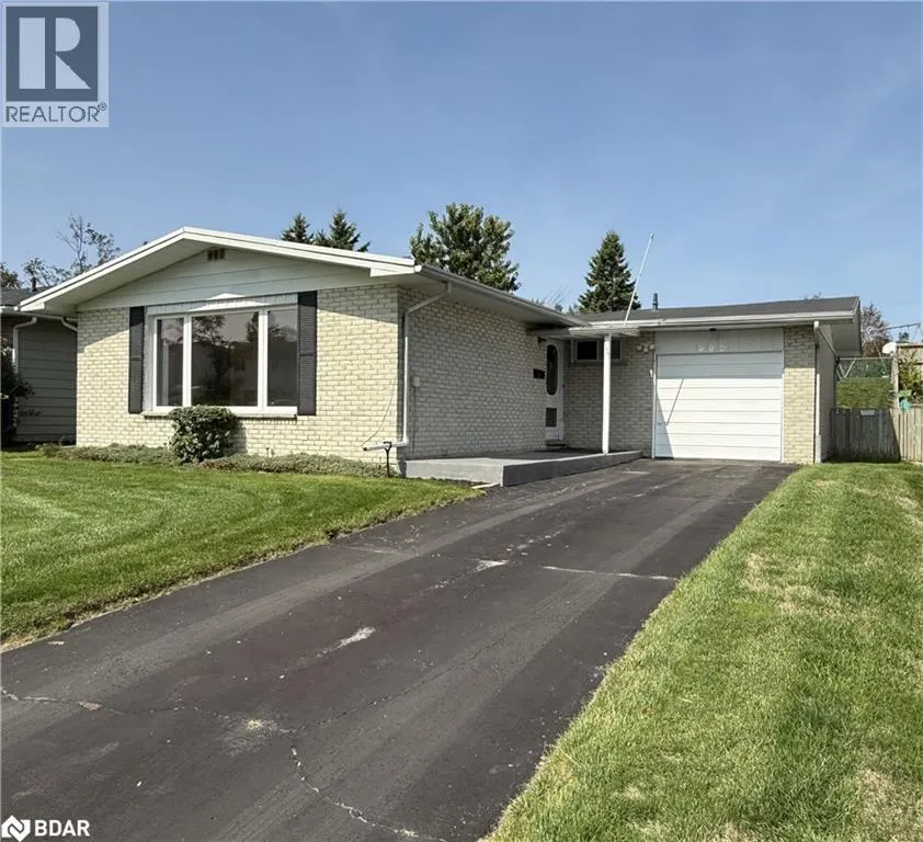 114 DAPHNE Crescent
