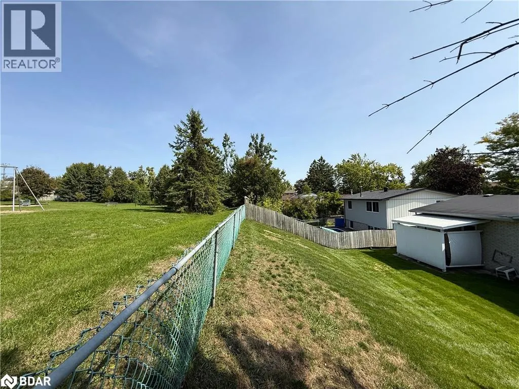 114 DAPHNE Crescent