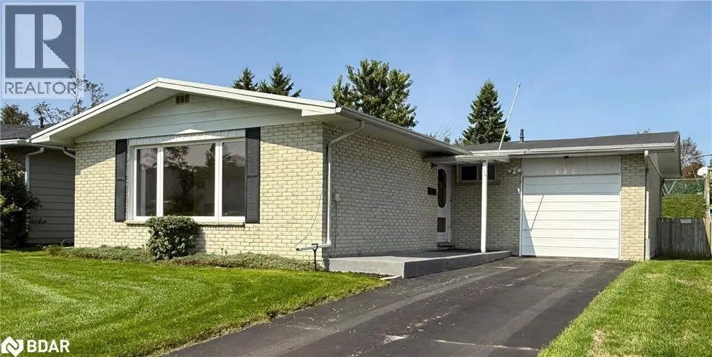 114 DAPHNE Crescent