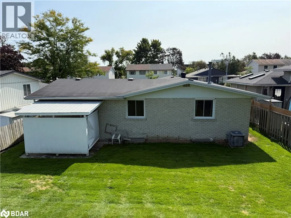 114 DAPHNE Crescent