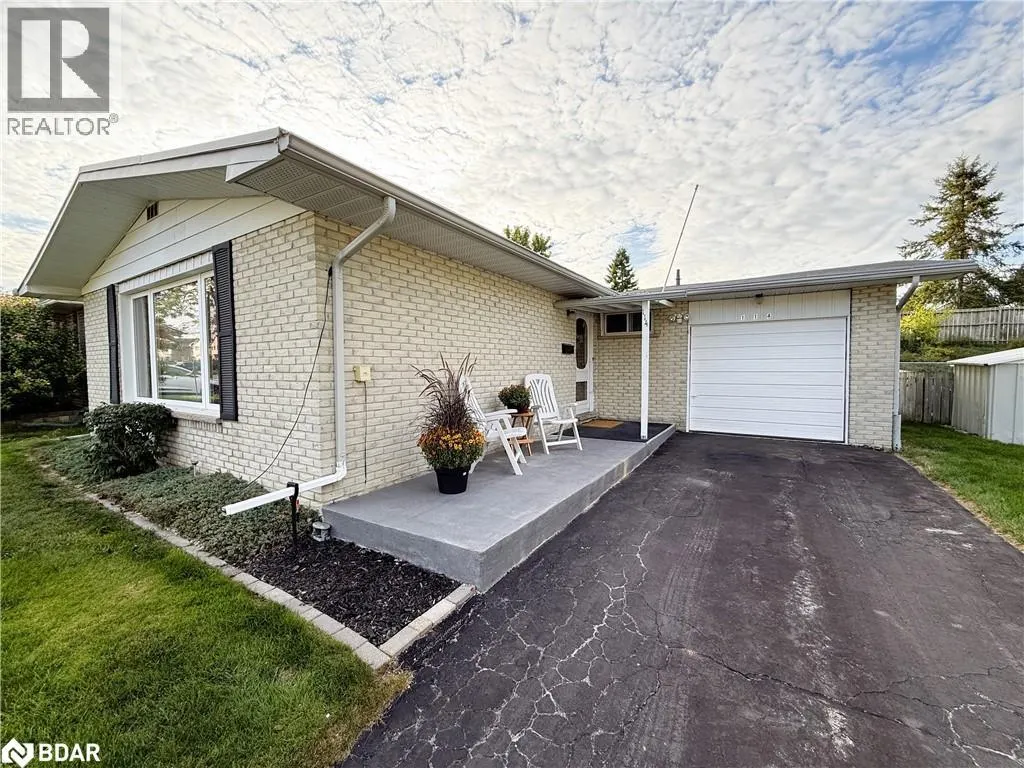 114 DAPHNE Crescent