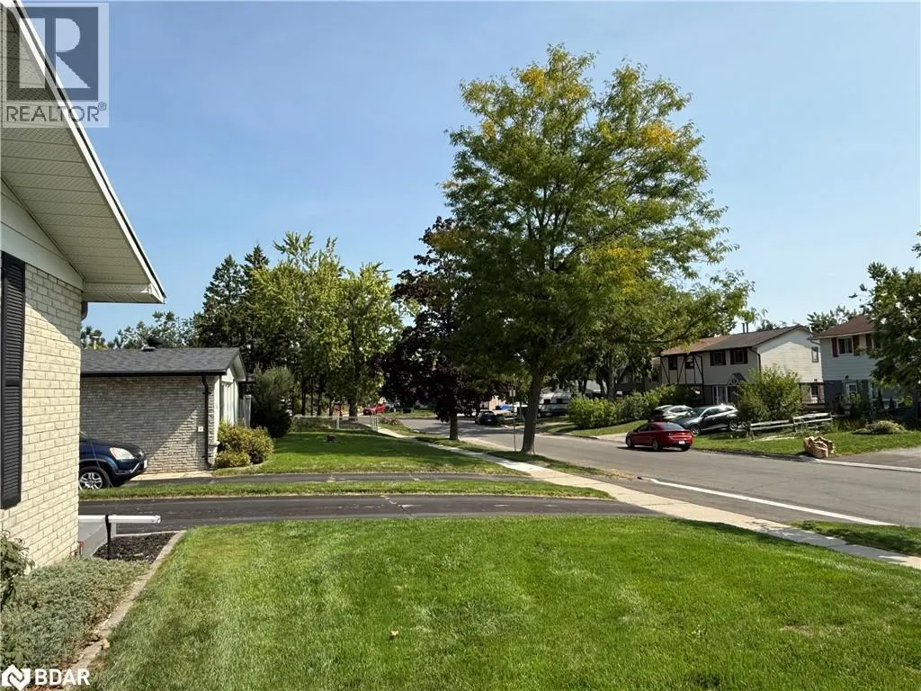114 DAPHNE Crescent